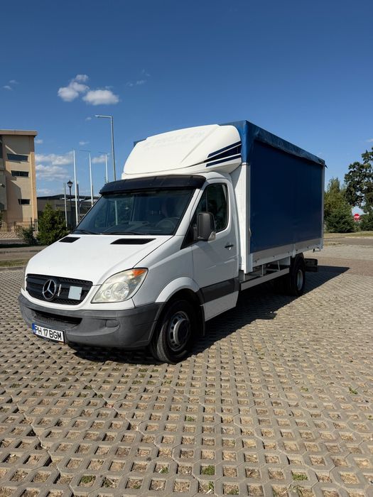 Mercedes sprinter de 5tone.se conduce cu C