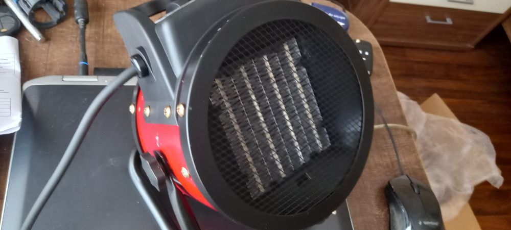 Aeroterma incalzitor 220 v. 2000 wati. Reglabil. Nou!