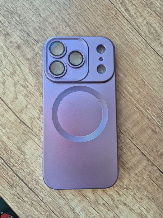 Кейсове за iPhone 17 Pro бордо и лилав