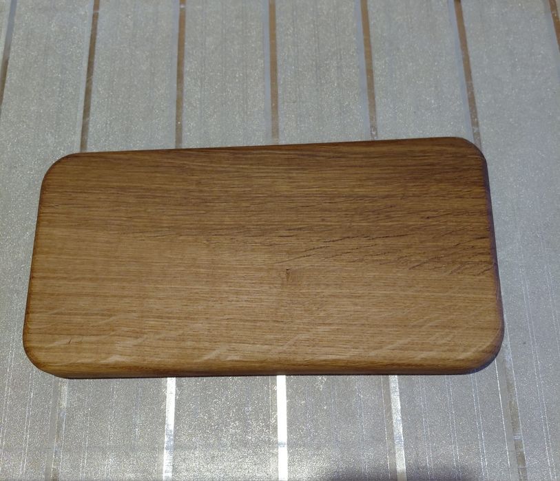 Кухненска дъбова дъска за рязане. Размер  32×17×2,5 см.Цена-15 лв.