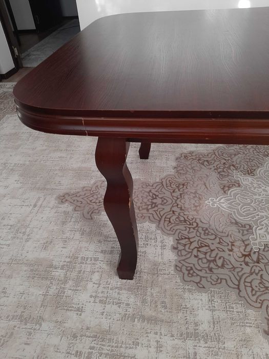 Стулья и стол размером 3,5