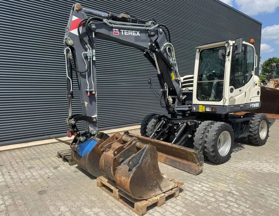 Terex TW85VA Excavator pe roti Terex TW85VA-2016/7300 ore