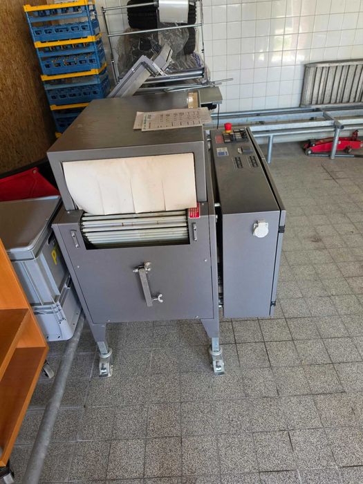 Mașină  de ambalat in folie termocontractibila