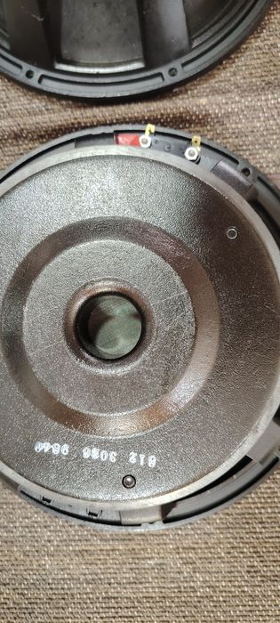 Vând două difuzoare Electro Voice DL12BFH