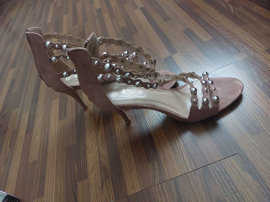 Lot 4 perechi sandale marimea 38