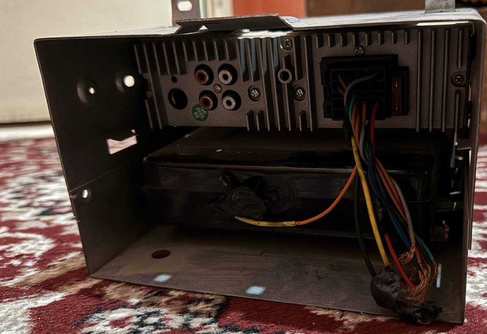 Продается китайская  магнитола с креплением для nexia 2