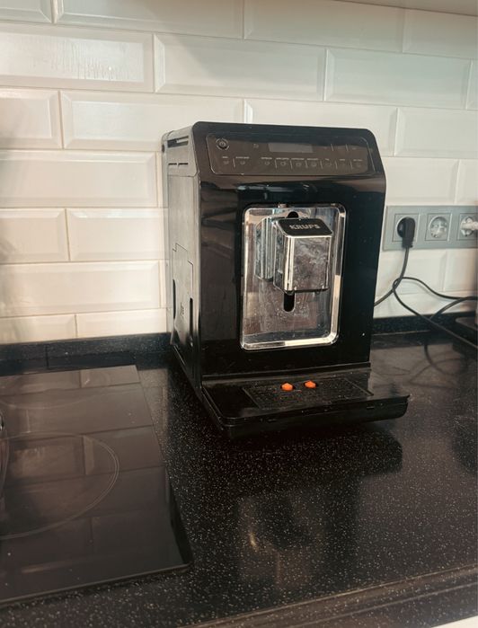 Продаю кофемашиеу KRUPS