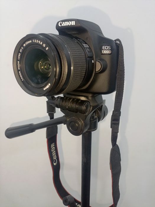 Фотоаппарат зеркалка. Canon 1300d