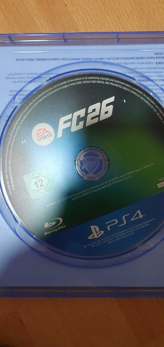 Vand PlayStation 4 pro + fc 26 si alte 4 jocuri
