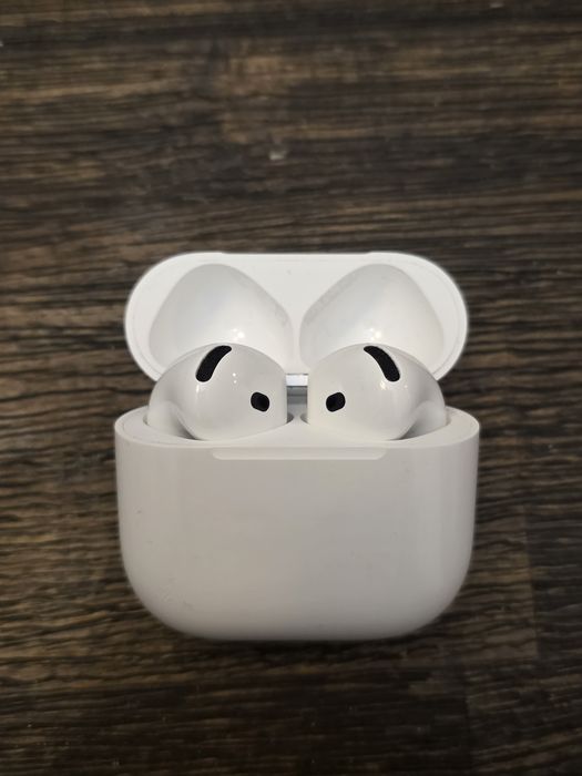 Căști Airpods 4 (fără noise cancelation)