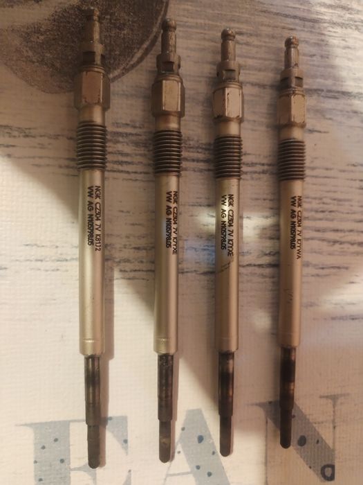 Bujii set complet 4x NGK  perfect funcționale originale