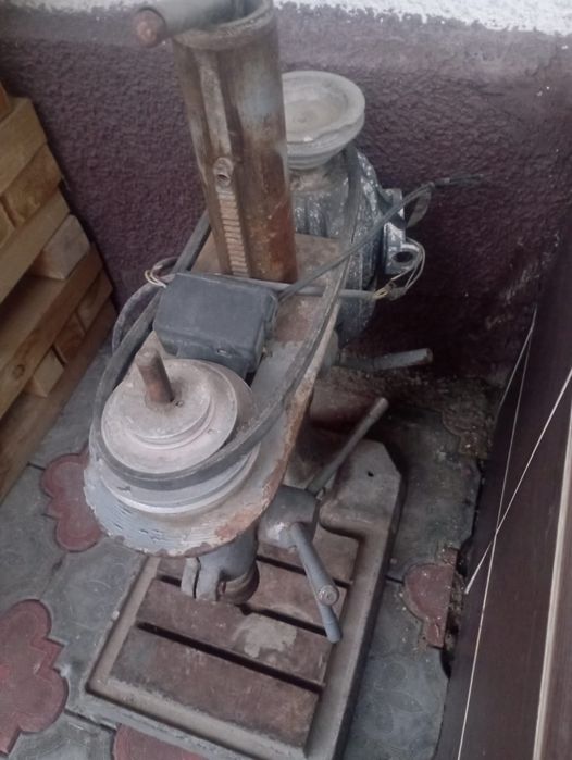 Продаю фрезерный станок