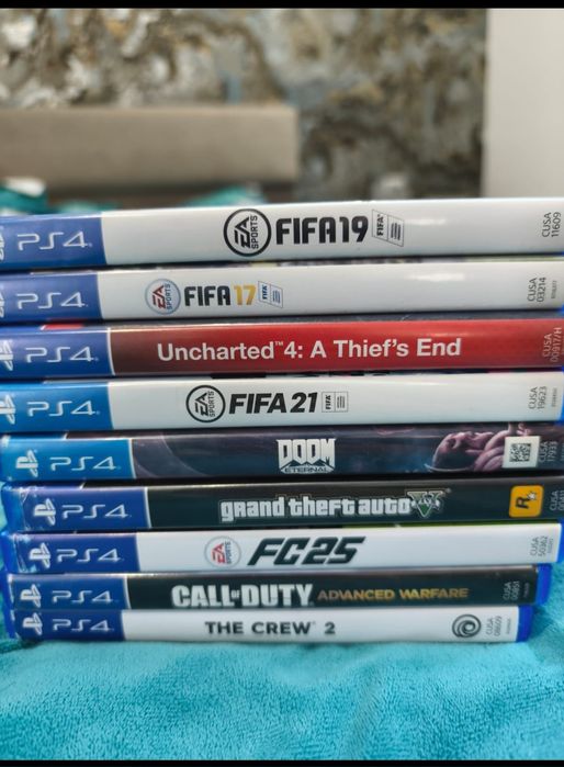 Vând ps 4 825gb perfect functional