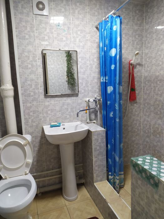 Продается 3 комнатная  квартира  в пяти этажном доме на 4 этаже.