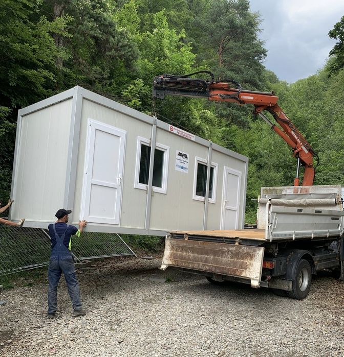 Transport cu macara basculabil