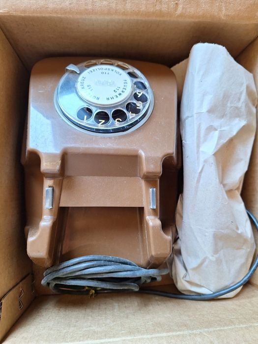 Telefoane vechi dar funcționale.