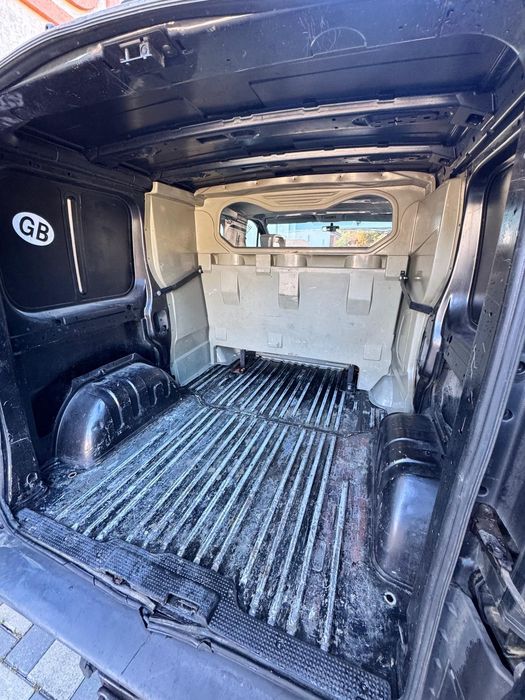 Opel Vivaro  5 locuri autoutilitara