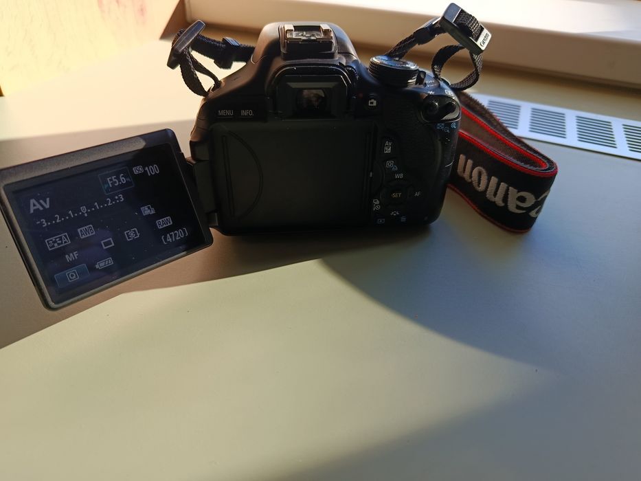 Продаю Canon EOS 600D в отличном состоянии