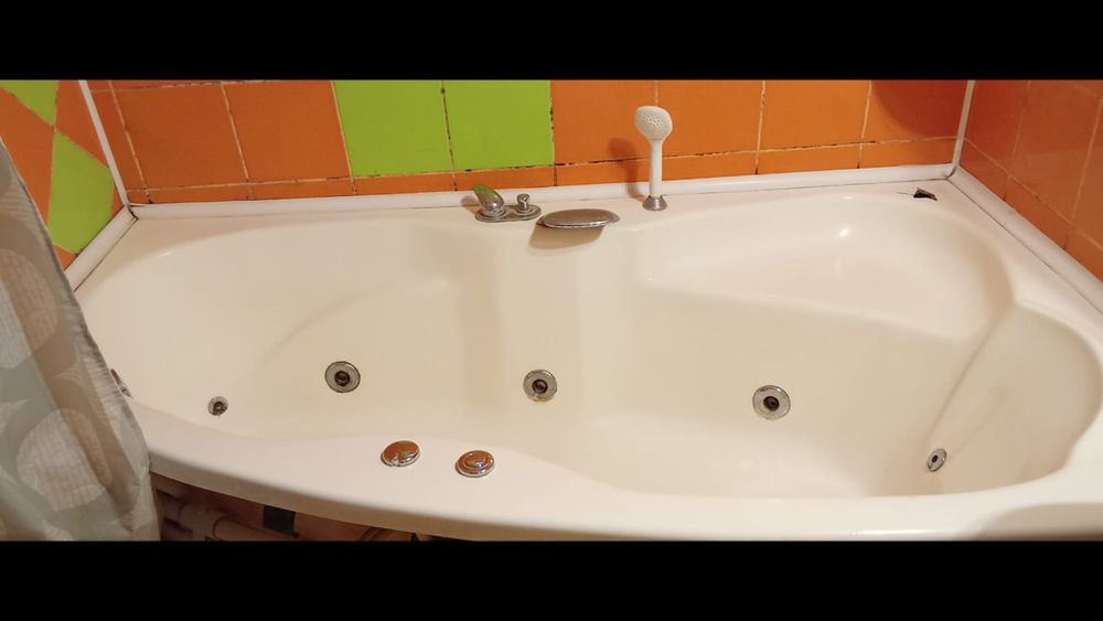 Vând cadă cu hidromasaj