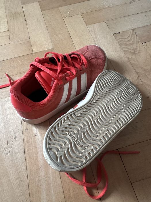 Incaltaminte adidas