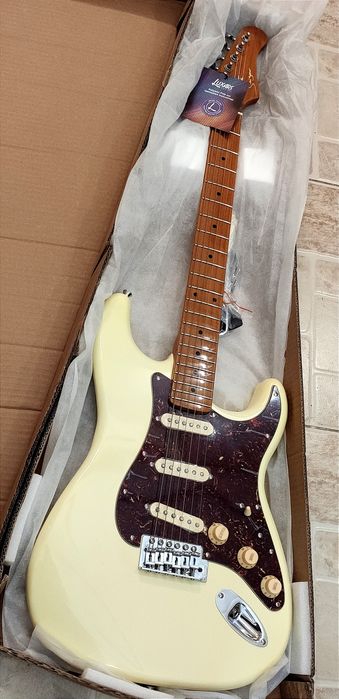 Электро-гитара Stratocaster LUXAR  PRO