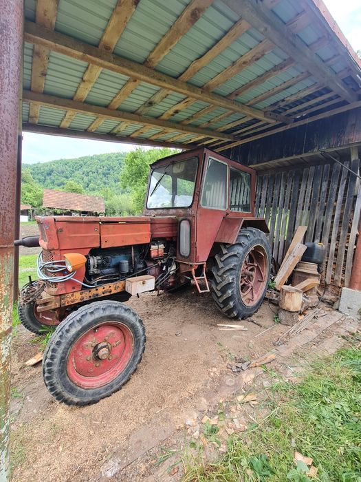 Vând tractor U650