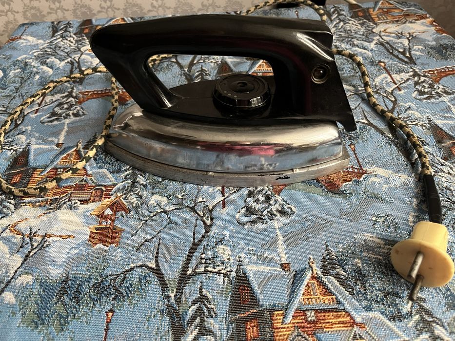 Утюг времен СССР