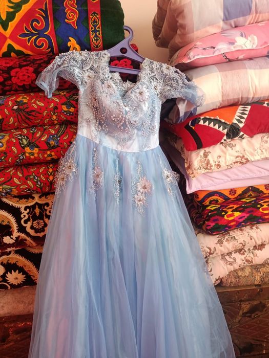 Көйлек сатылады. Өте әдемі көйлек. Бір тойға ғана киілген