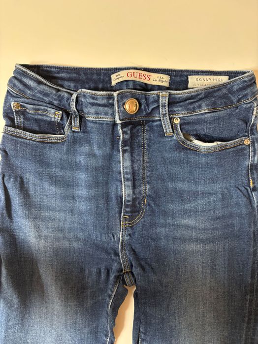 Дънки Guess, със златисти камъчета