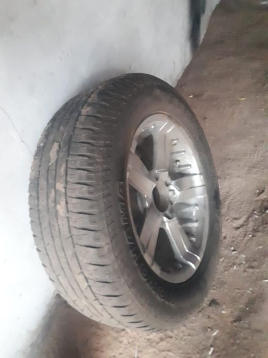 Продам комплект шин с дисками 5 штук. R20