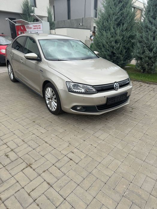 VW Jetta Hybrid E
