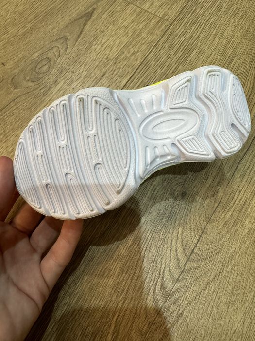 Кроссовки детские