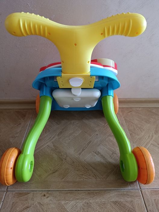 Бебешка музикална играчка на колела за прохождане