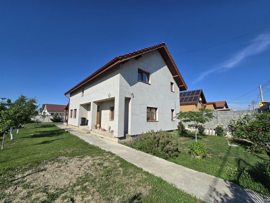 Casa modernă cu etaj în Frumușeni – 202 mp, mobilată și utilată