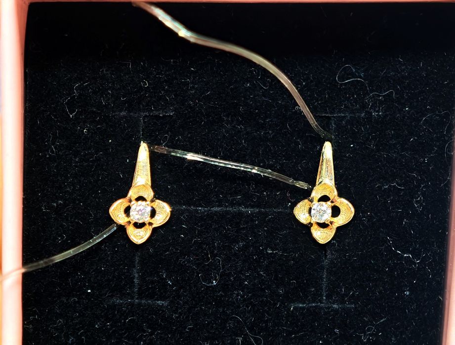 Продам серьги серебро и золото