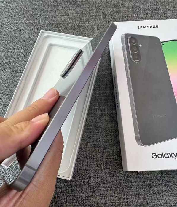 Samsung A56 5G impecabil la cutie
