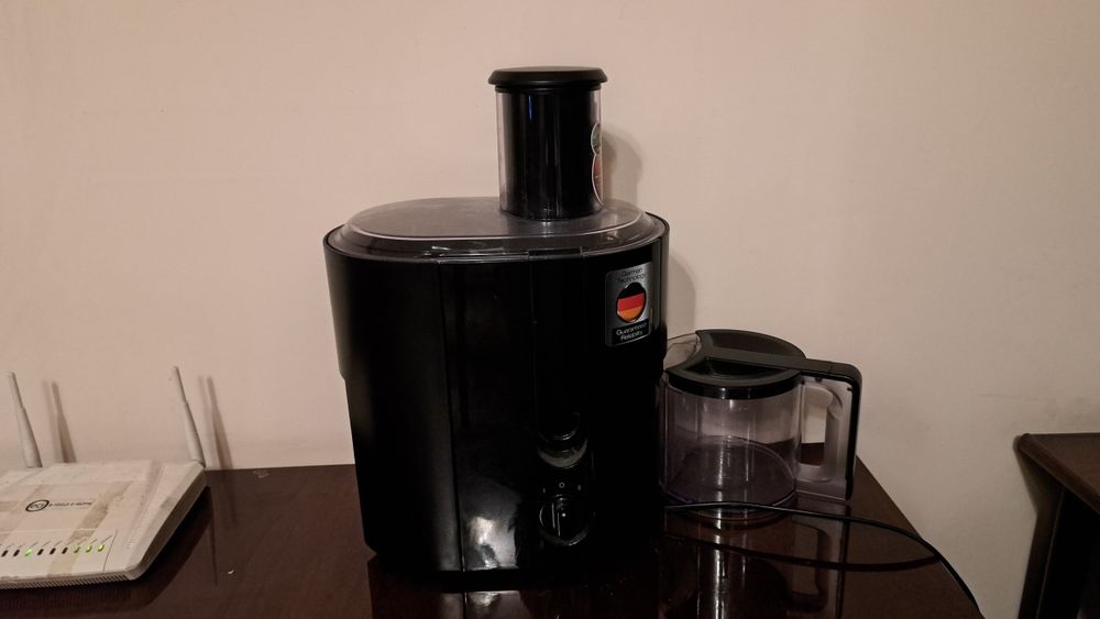 Соковыжималка с этикеткой