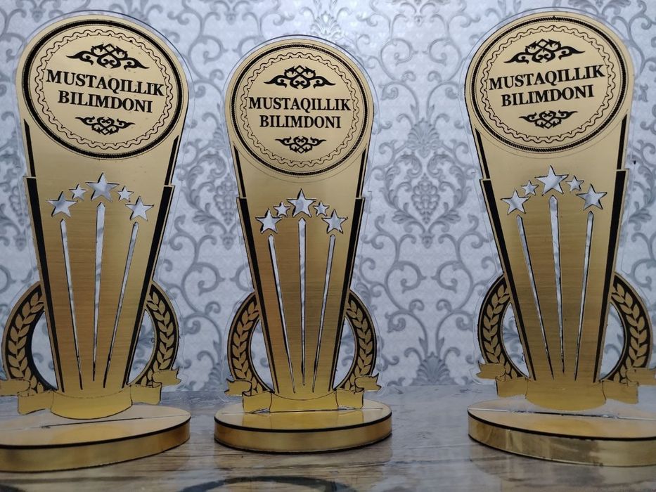 Statuetka, medal, kubok, esdalik nishoni