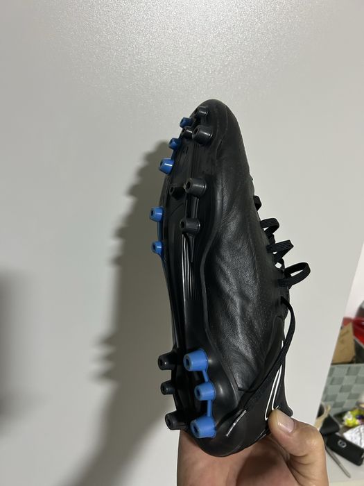 Ghete Nike Legend 9 aproape noi marimea 40