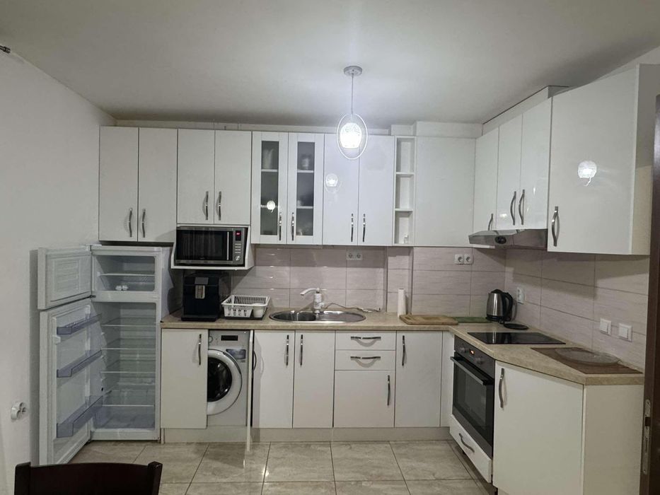 Дава се под наем Двустаен апартамент в Варна, Гръцка махала - 75 кв.м за 750 € - Снимка #3