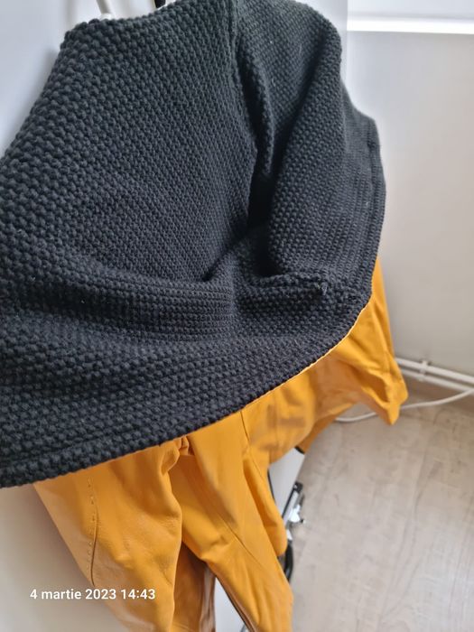 Geaca de piele cu gluga