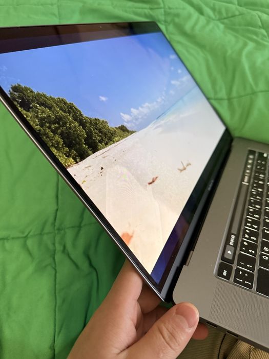 Продам MacBook Pro 16 1TB