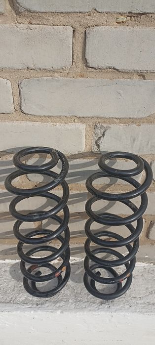 Продам пружины задние