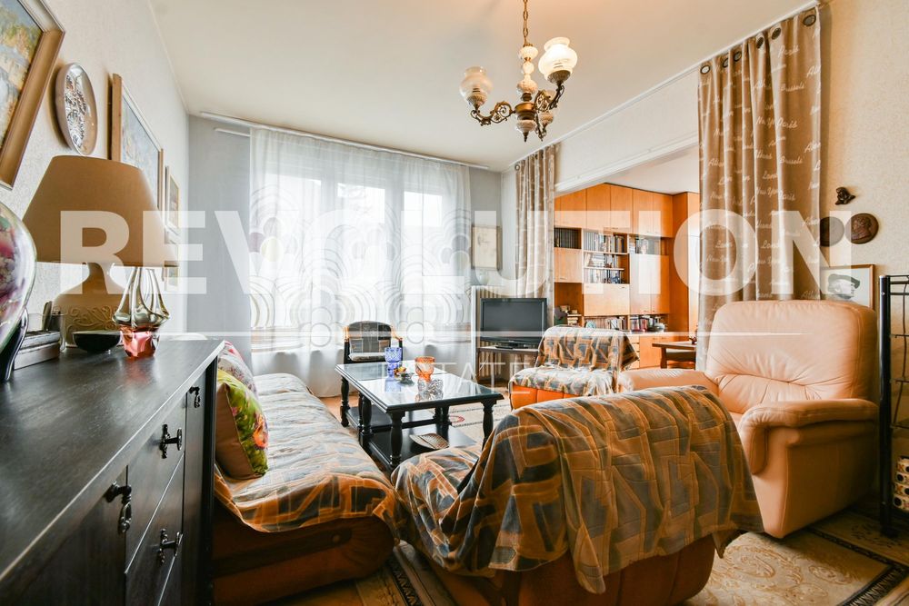 Продава се Тристаен апартамент в София, Яворов - 83 кв.м за 3856 €/кв.м - Снимка #1