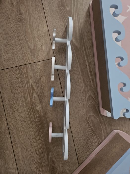 Детски рафт и закачалка комплект