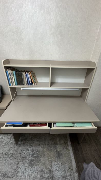 стол для учебы))