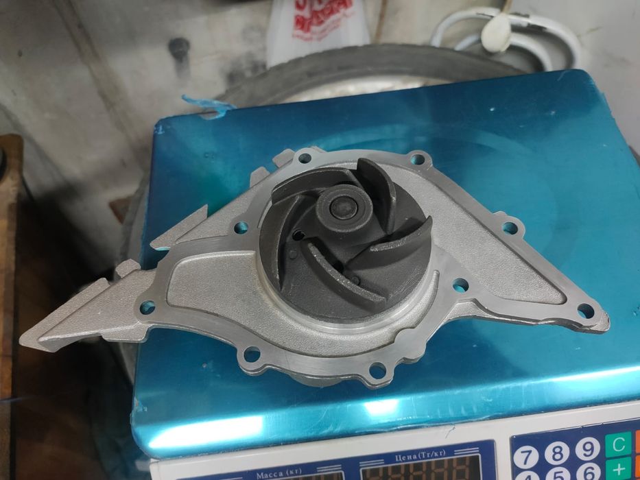 Помпа inna на Ауди а6с5 2.4 2.7,2.8.