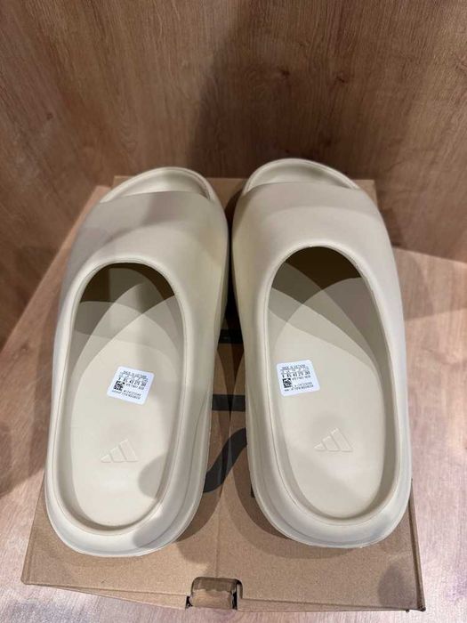 Yeezy Slides "Bone"
