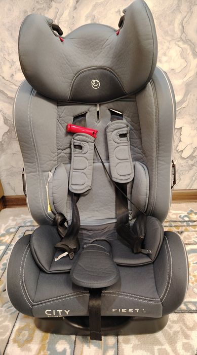 Продам детское автомобильное кресло