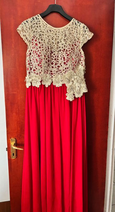 Rochie roșie nașă